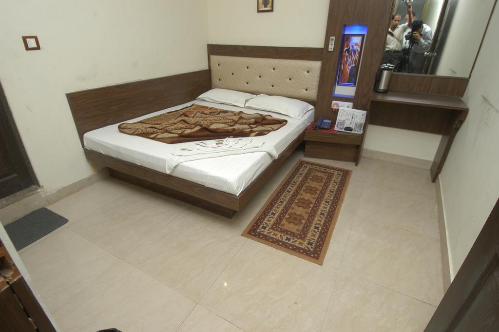 Hotel Shiv Palace New Delhi Buitenkant foto