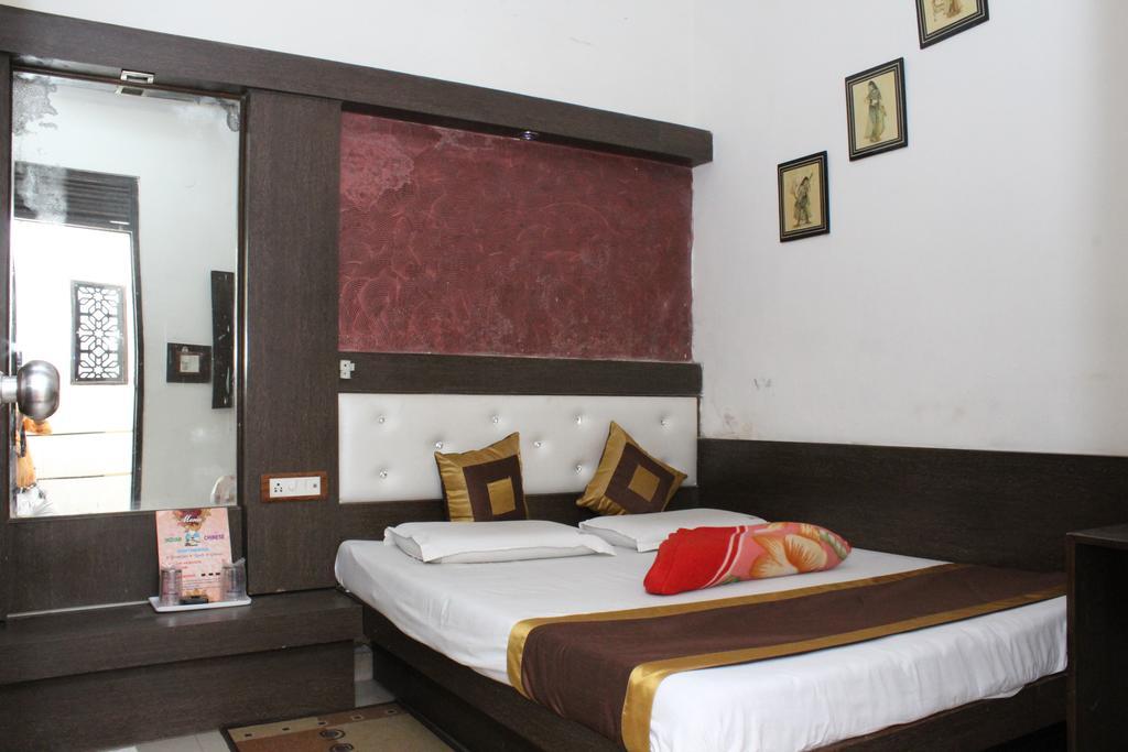 Hotel Shiv Palace New Delhi Buitenkant foto