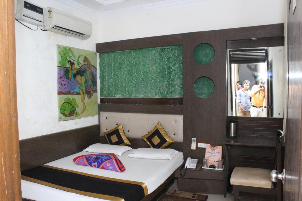 Hotel Shiv Palace New Delhi Buitenkant foto