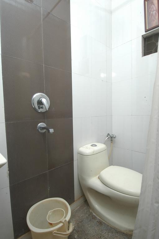 Hotel Shiv Palace New Delhi Buitenkant foto