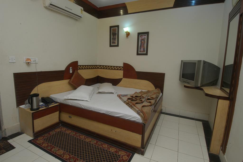 Hotel Shiv Palace New Delhi Buitenkant foto