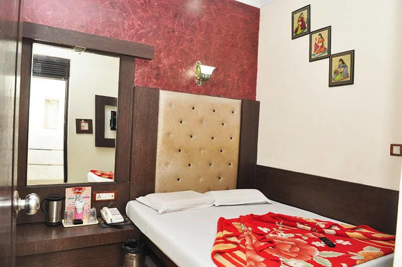 Hotel Shiv Palace New Delhi Buitenkant foto