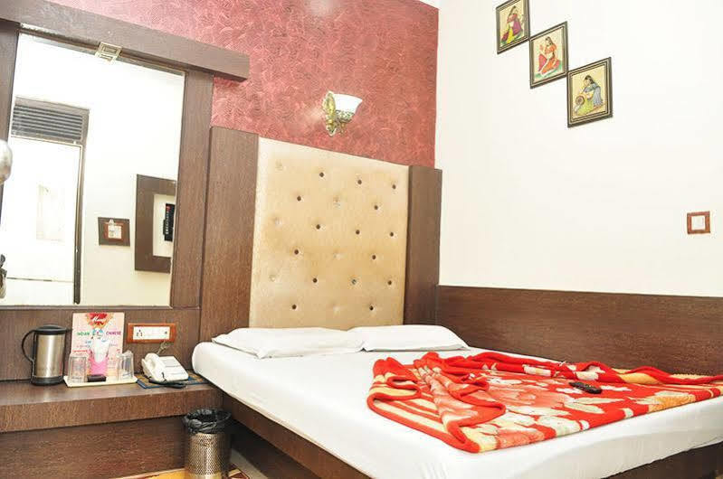 Hotel Shiv Palace New Delhi Buitenkant foto