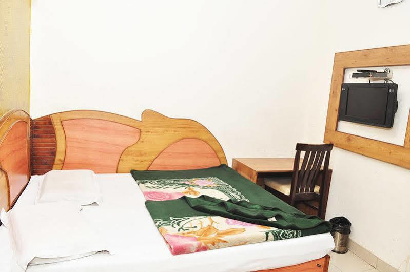 Hotel Shiv Palace New Delhi Buitenkant foto